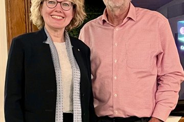 DG Daniela Schweizer mit Club-Präsident Hartmut Lamparter