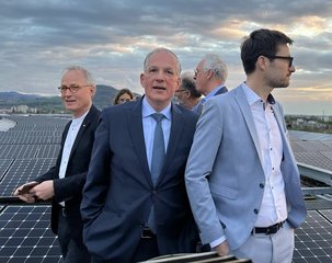 OB Martin Horn und Präsident Hans-Georg Kaiser auf dem Dach des neuen Rathauses.