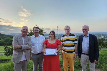 Bild von Tugba Atilgan mit Präsident Jäckle 